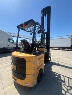 MONTACARGA LANDOLL  B40VAC