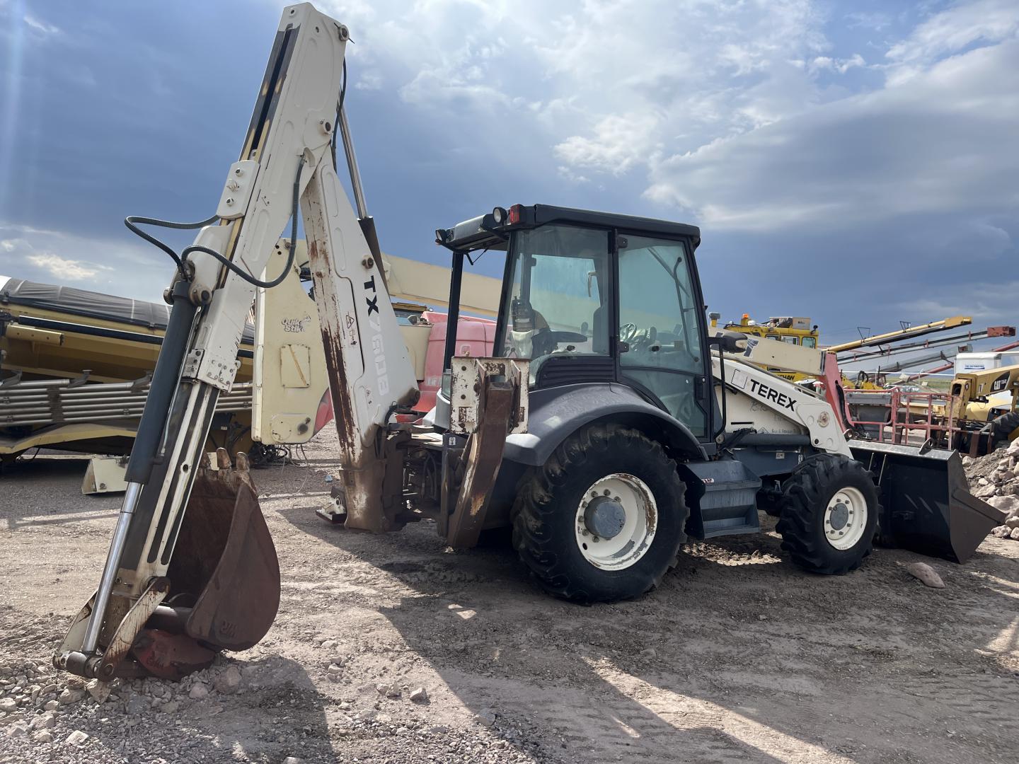imagenes/INVOICE/2026/19120/Retroexcavadora_Terex_TX760B_3.JPG