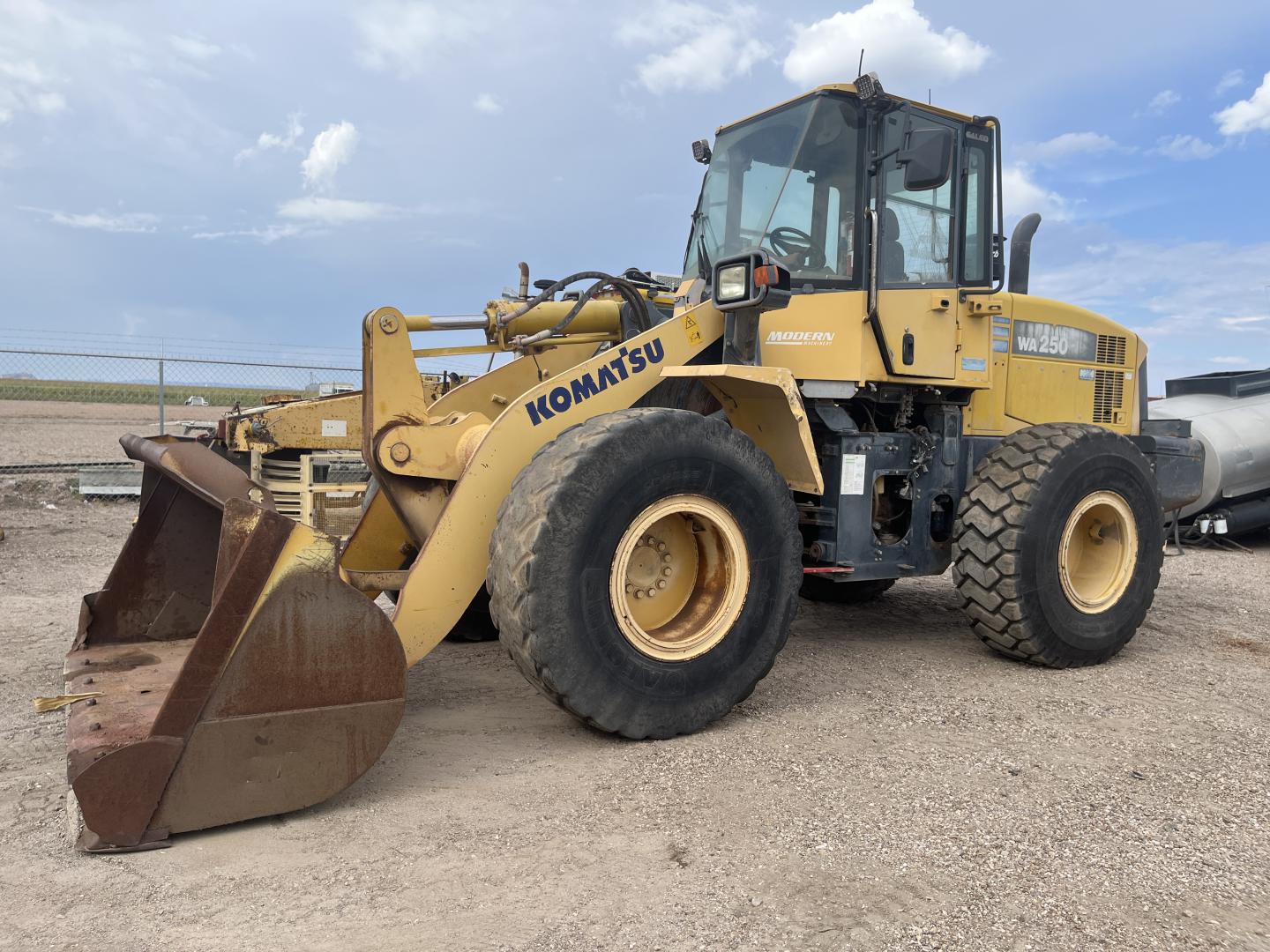 imagenes/INVOICE/2026/19121/Cargador_frontal_Komatsu_WA250_1.JPG