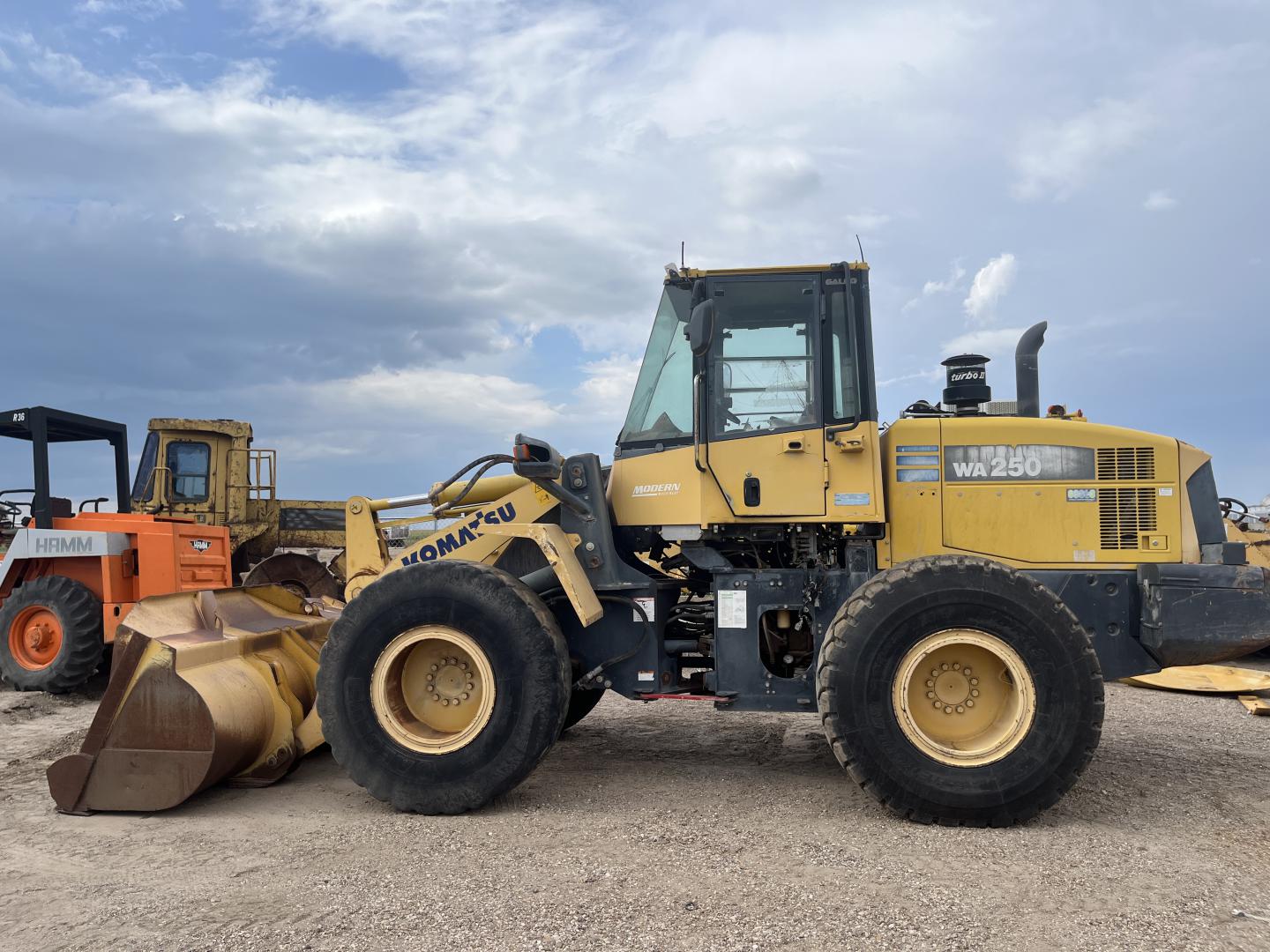 imagenes/INVOICE/2026/19121/Cargador_frontal_Komatsu_WA250_2.JPG
