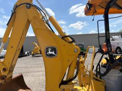 RETROEXCAVADORA JOHN DEERE 110