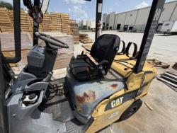 Montacarga Caterpillar 2P5000