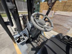 Montacarga Caterpillar 2P5000