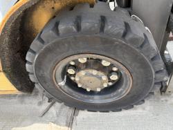 Montacarga Caterpillar 2P5000
