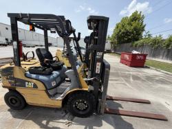 Montacarga Caterpillar 2P5000