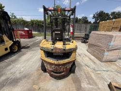 Montacarga Caterpillar 2P5000