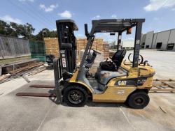 Montacarga Caterpillar 2P5000