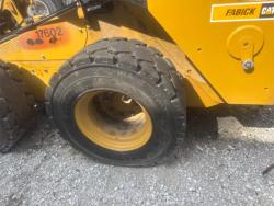 Minicargador Caterpillar 242D3