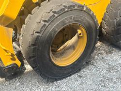Minicargador Caterpillar 242D3