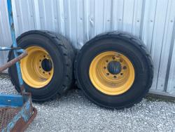 Minicargador Caterpillar 242D3