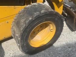 Minicargador Caterpillar 242D3