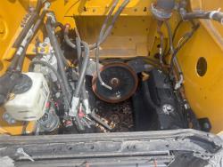 Minicargador Caterpillar 242D3