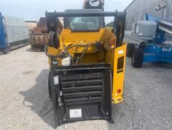 Minicargador Caterpillar 242D3