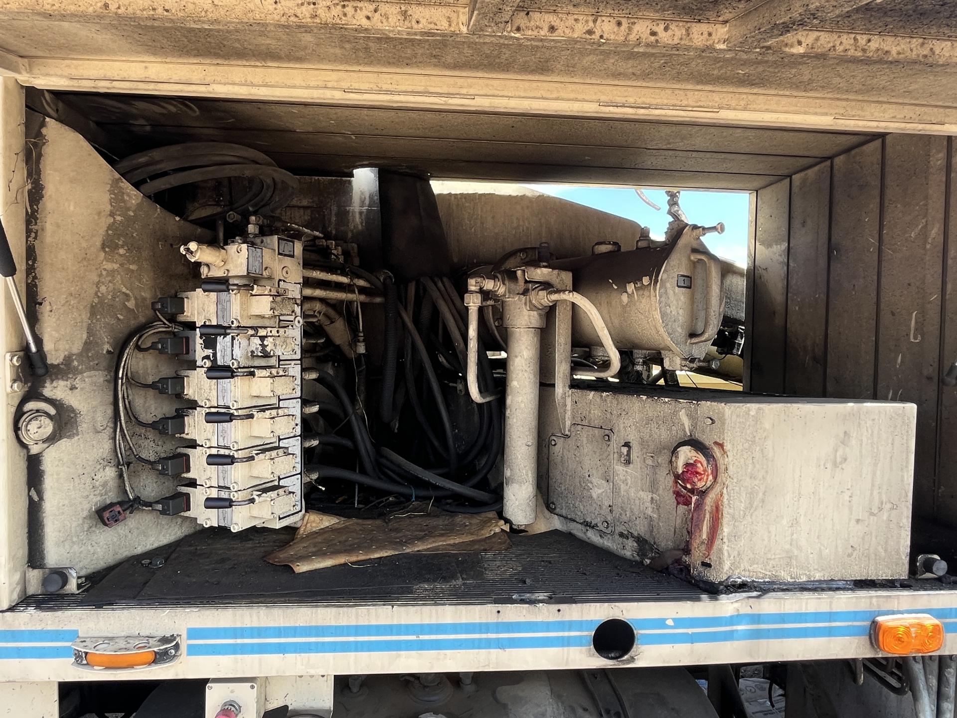 imagenes/INVOICE/2026/19183/Camion_Mack_con_bomba_de_concreto_Putzmeister_bsf_28Z_19.JPG