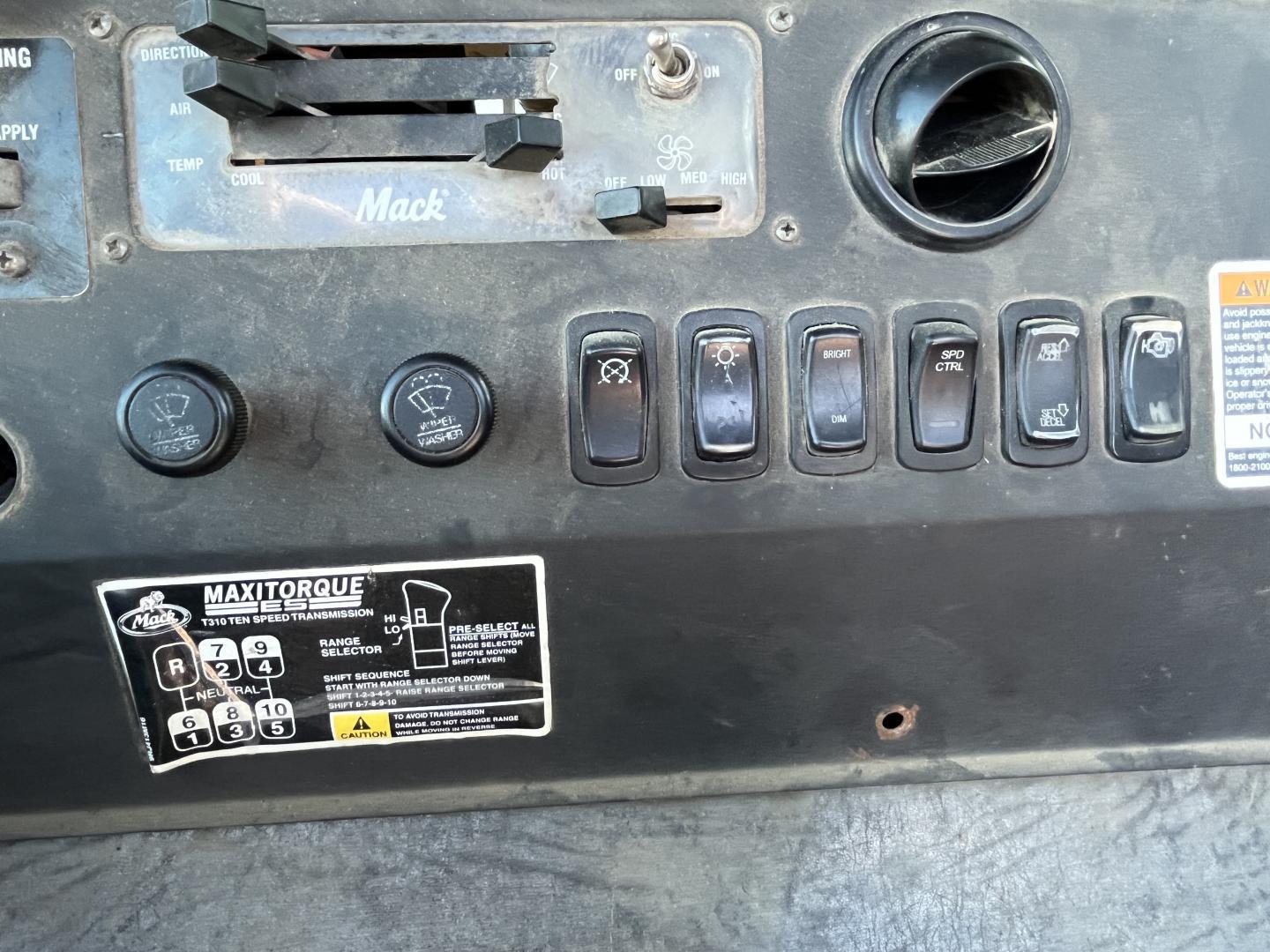imagenes/INVOICE/2026/19183/Camion_Mack_con_bomba_de_concreto_Putzmeister_bsf_28Z_31.JPG