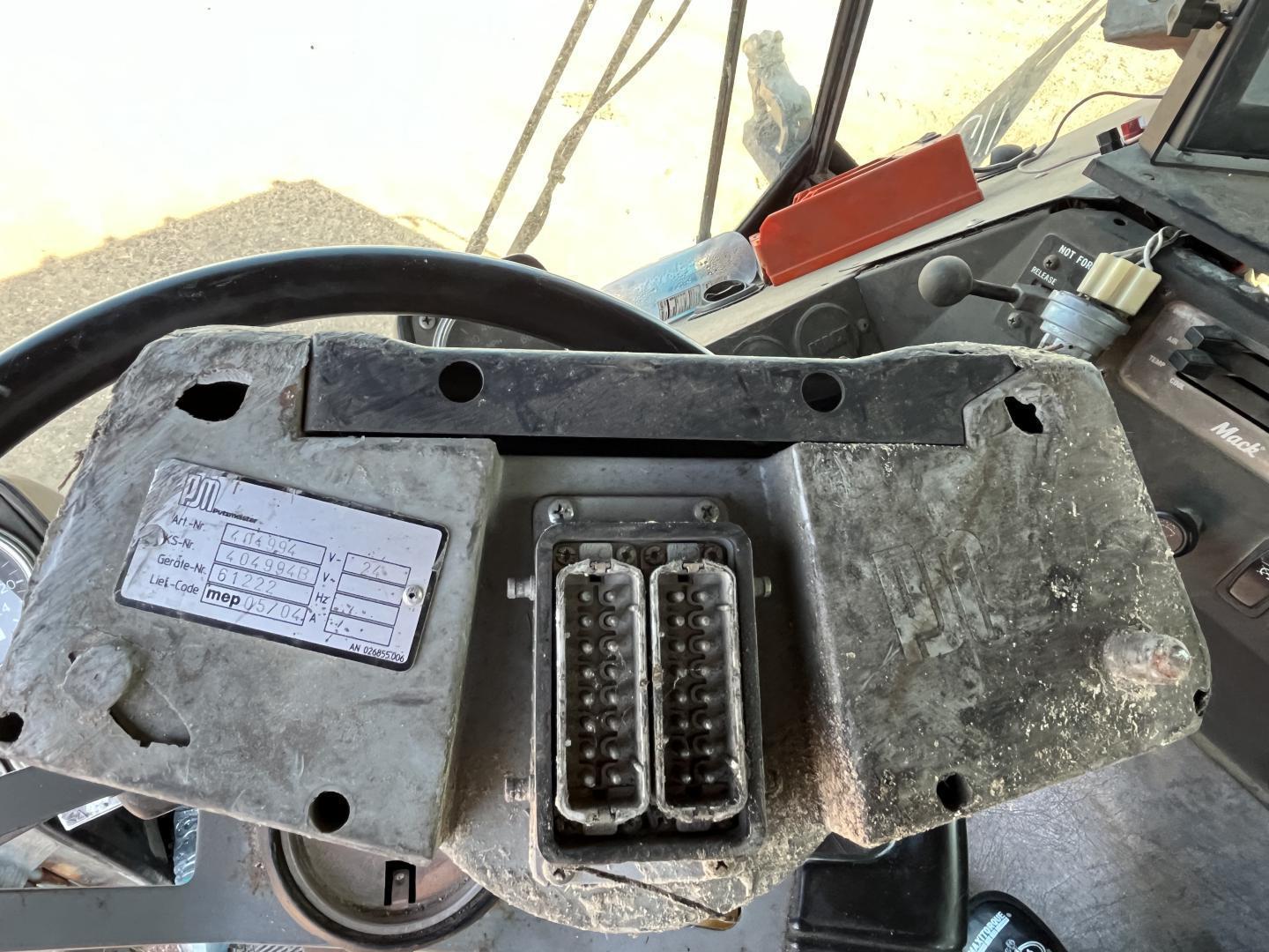 imagenes/INVOICE/2026/19183/Camion_Mack_con_bomba_de_concreto_Putzmeister_bsf_28Z_34.JPG