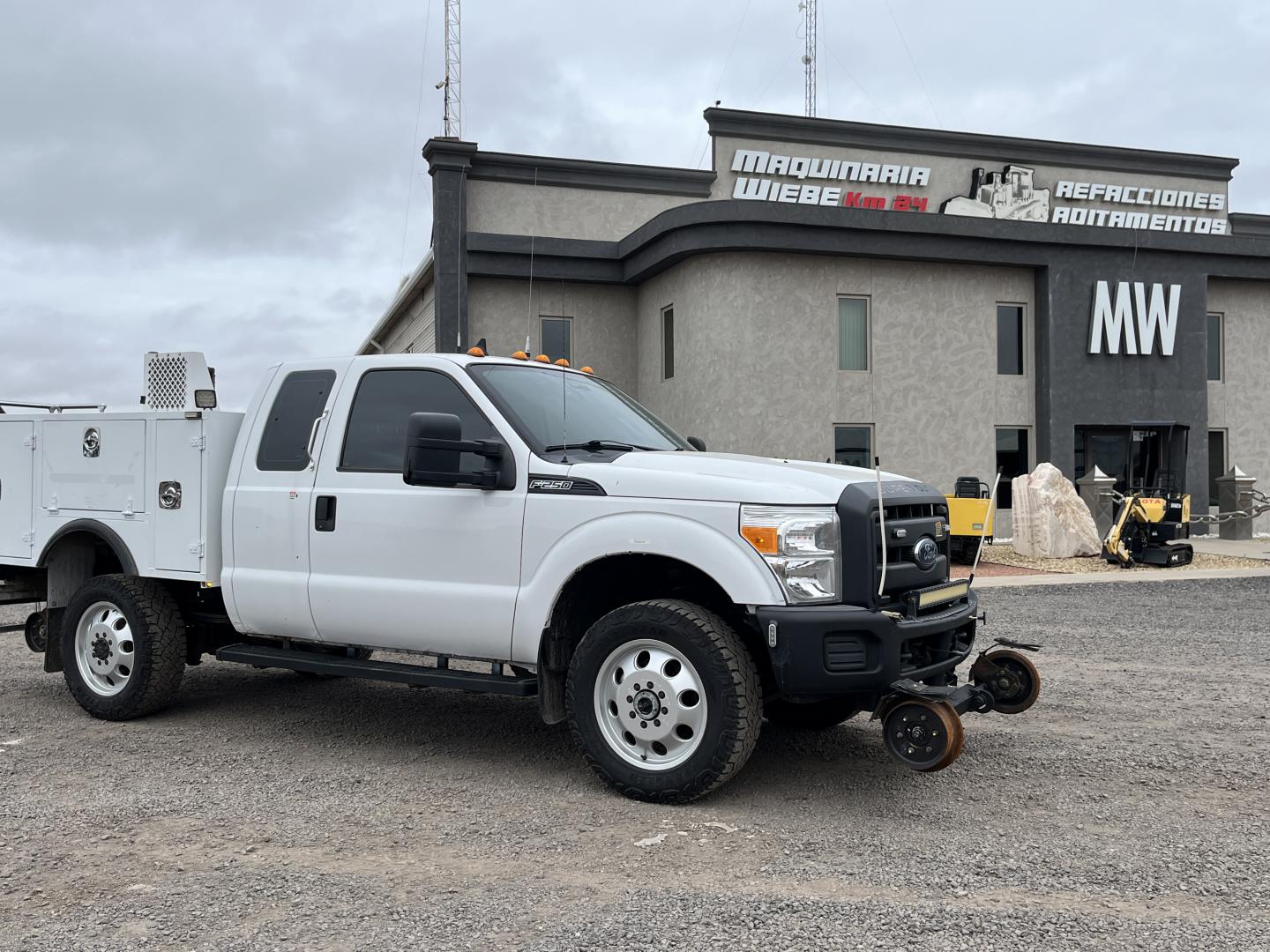 imagenes/INVOICE/2026/19194/Pick_up_high_rail_Ford_F250__2.JPG