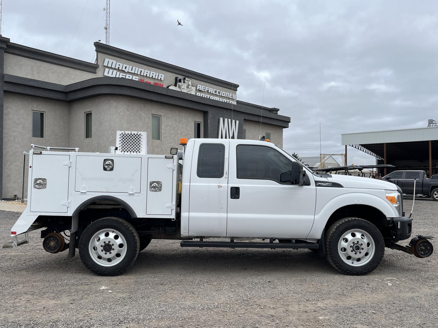 imagenes/INVOICE/2026/19194/Pick_up_high_rail_Ford_F250__3.JPG