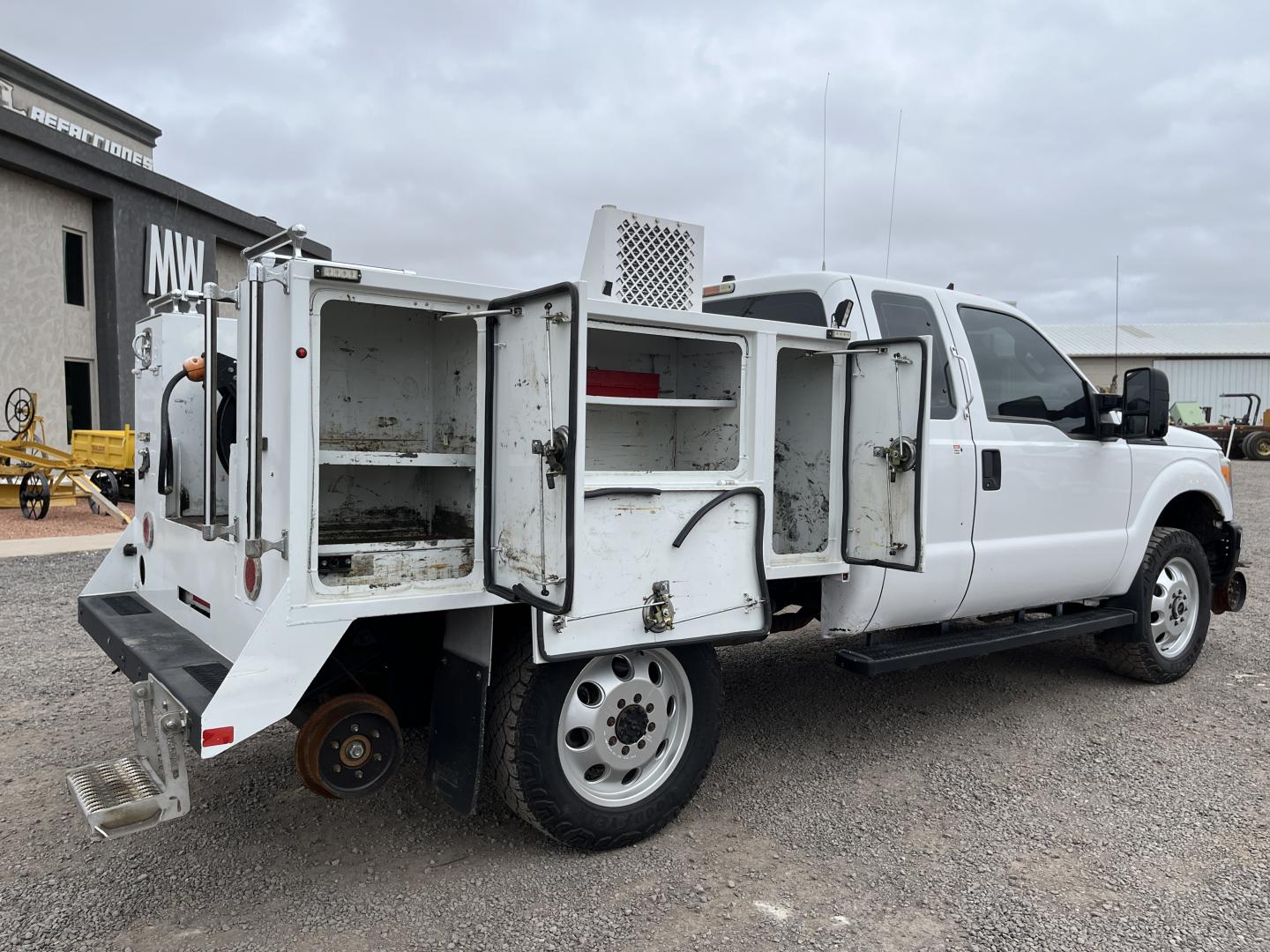 imagenes/INVOICE/2026/19194/Pick_up_high_rail_Ford_F250__32.JPG