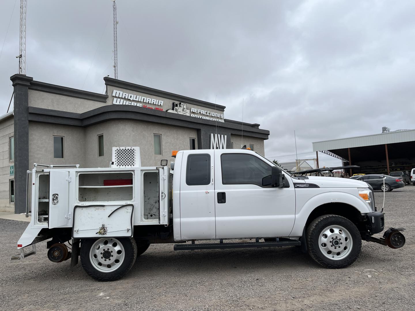 imagenes/INVOICE/2026/19194/Pick_up_high_rail_Ford_F250__33.JPG