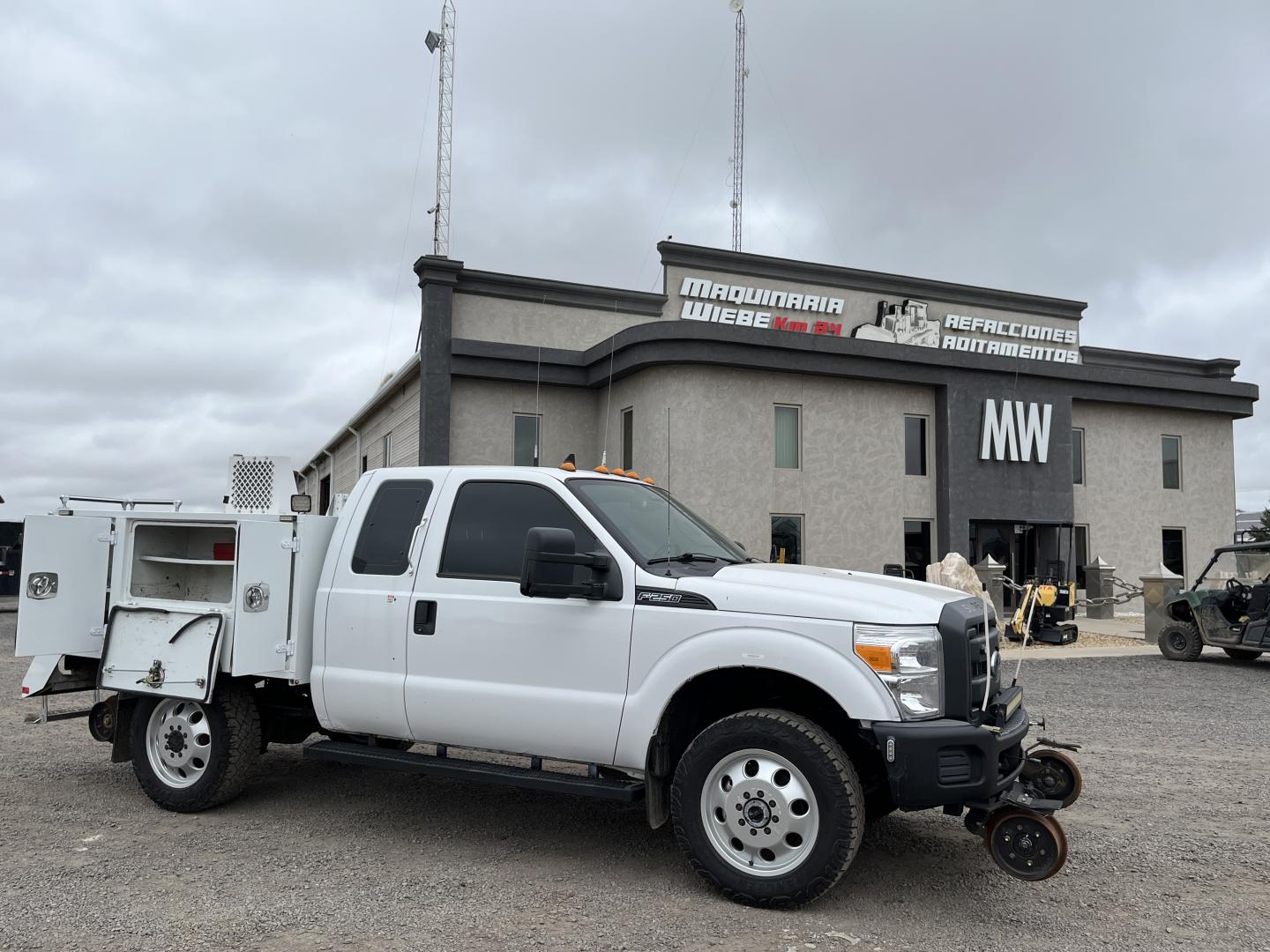 imagenes/INVOICE/2026/19194/Pick_up_high_rail_Ford_F250__34.JPG