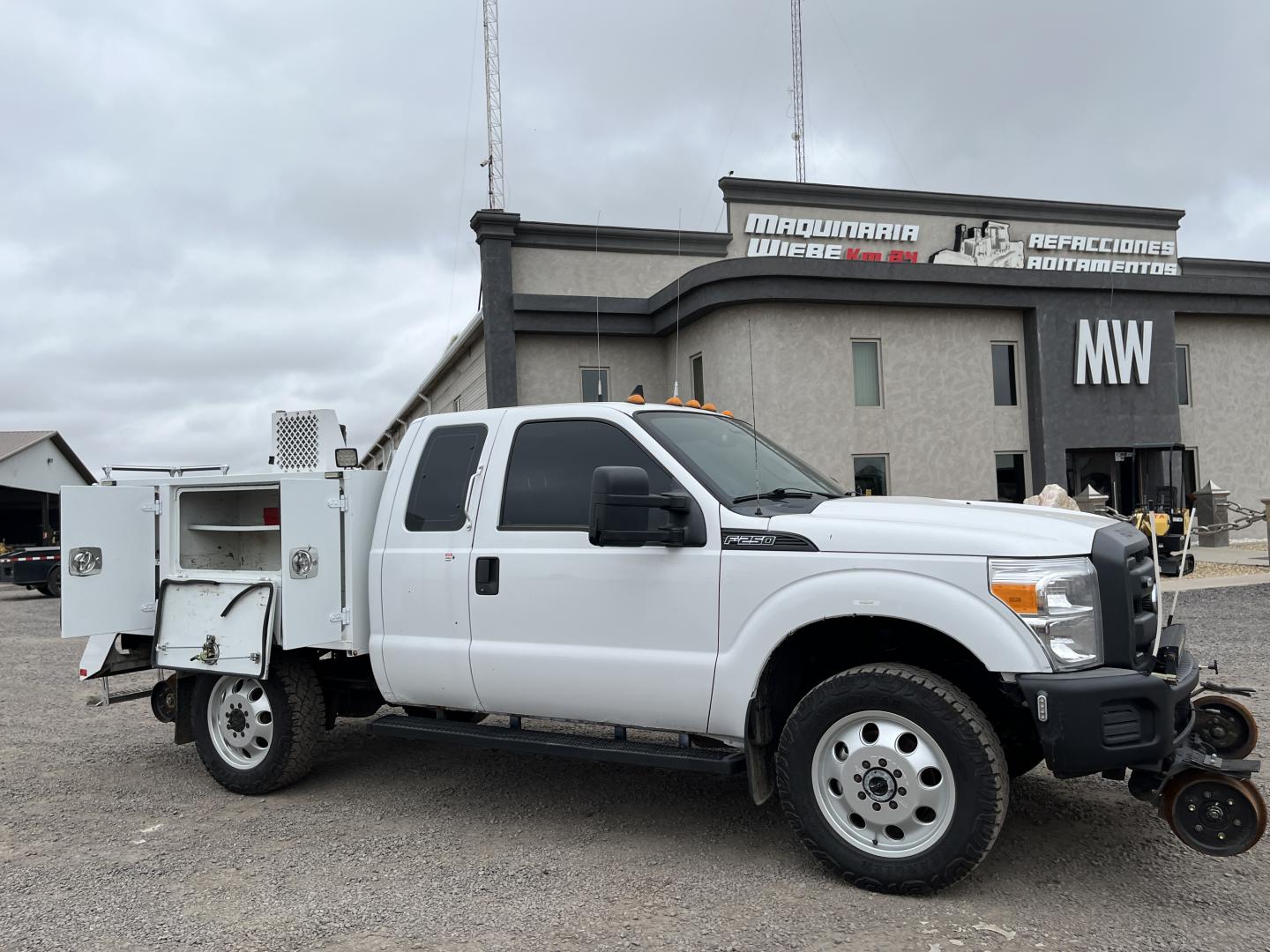 imagenes/INVOICE/2026/19194/Pick_up_high_rail_Ford_F250__35.JPG