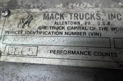 Camion Mack MR688S con bomba de alta presion