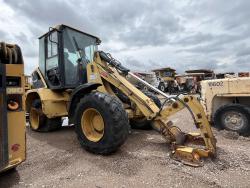 Cargador frontal Caterpilar 908