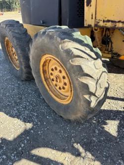 Motoconformadora John Deere 570A